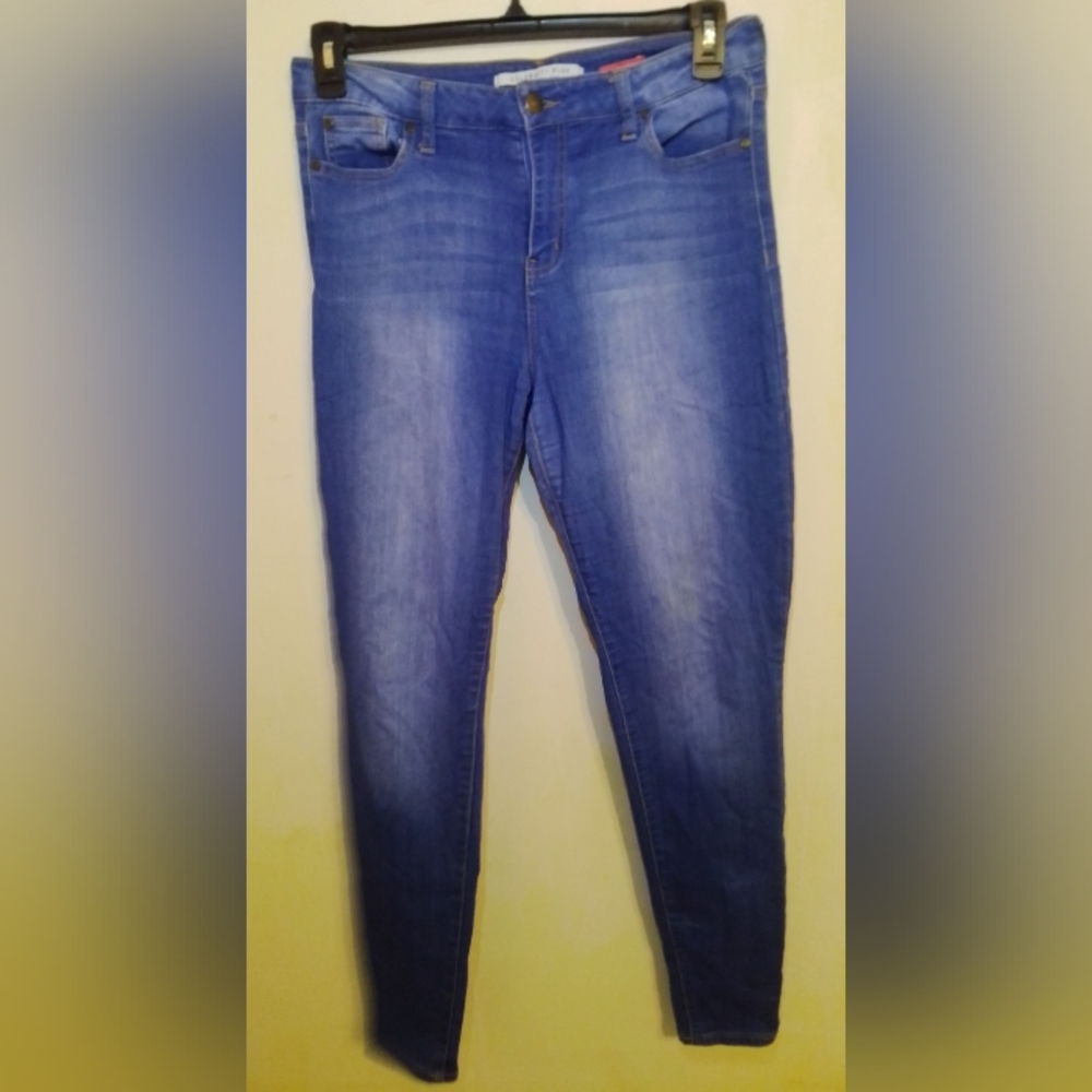 Celebrity Pink 13/31 - The Rider Jean
